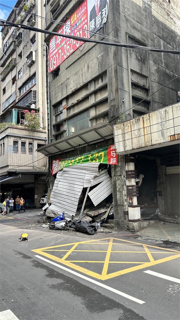 基隆待售老公寓突坍塌　壓毀3機車！市府勘驗要求拆除