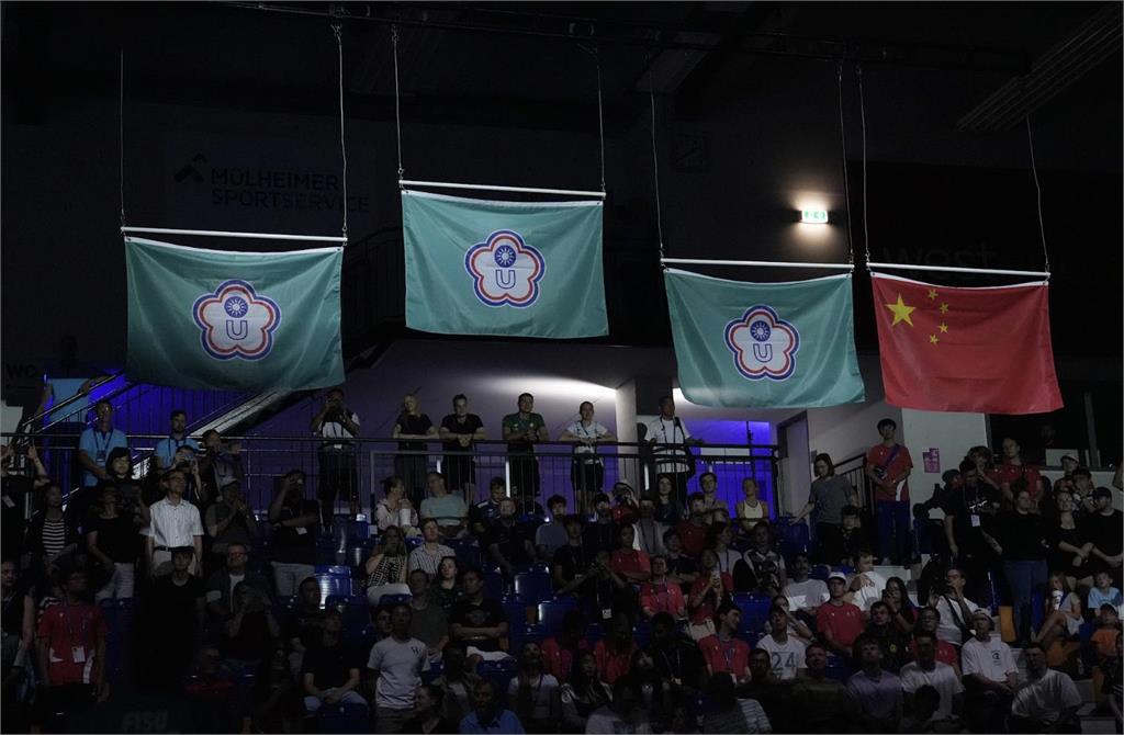 世大運(影)/感動!混雙包辦金銀銅三面台灣會旗飄揚!男單丁彥宸也摘金