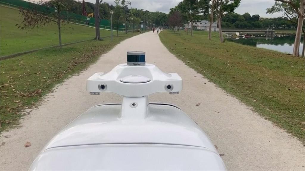 新加坡確診人數亞洲第三 機器人出沒公園宣導防疫