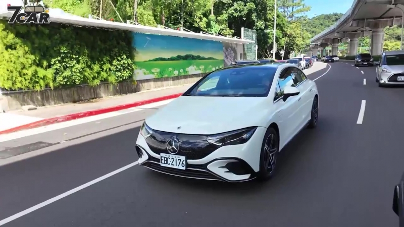 平順、安靜、有力的豪華電動房車　Mercedes-Benz EQE 350+ 試駕