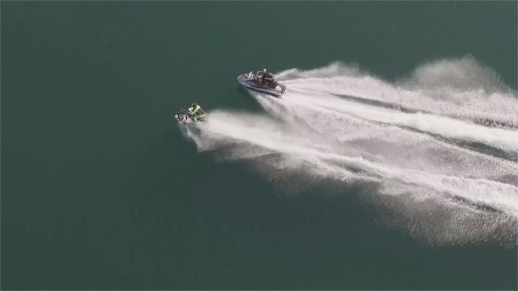海上越野競速　摩托車騎士黑海上狂飆33公里