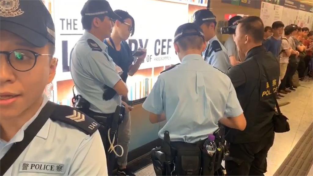 風雨欲來？香港明闖「送中法」大批警力肆意盤查路人如戒嚴