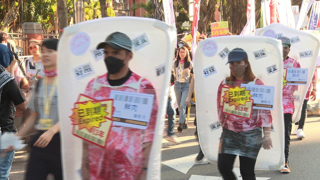 12年強制返國「移工聯盟大遊行」!上街頭遊行喊:廢藍領年限