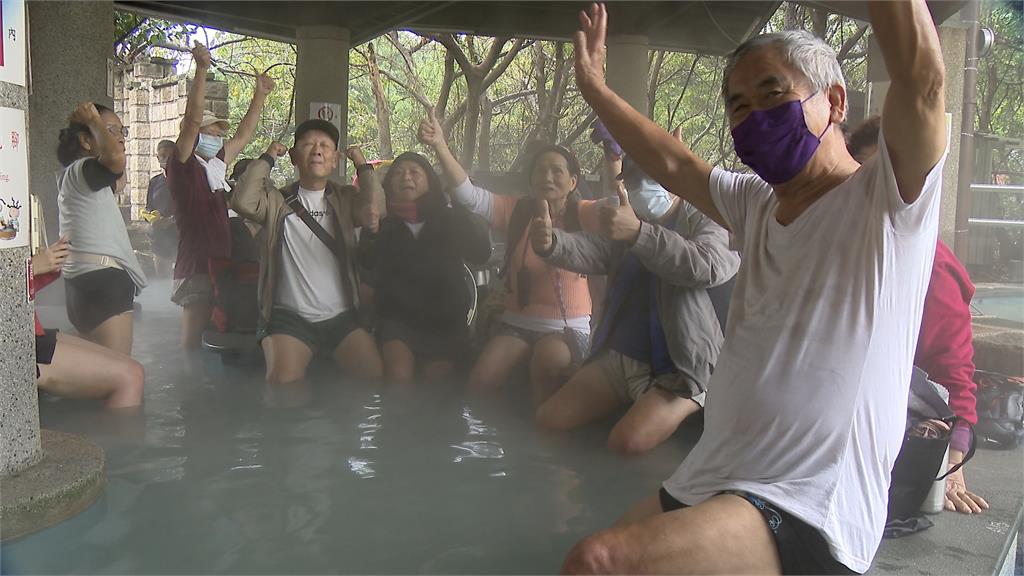 入冬最強寒流報到!民眾搶泡湯 溫泉飯店住房率提升到九成