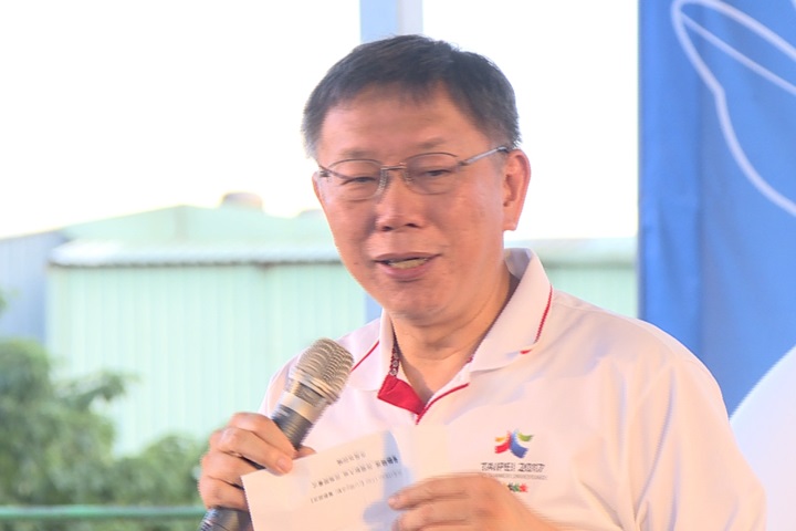 登山活動長者搶摸彩券跌倒濺血 民眾大罵「柯P下台」