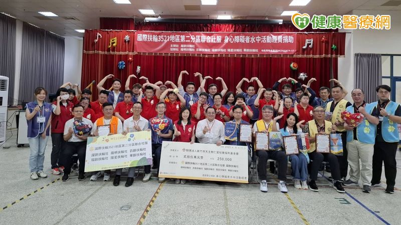 攜手傳遞愛！扶輪社支持仁愛基金會　水中復健帶來自信與笑容