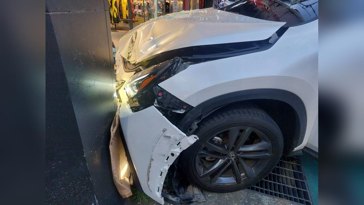 又見喪屍煙彈！桃園女毒駕撞車、撞店家　車內還載3歲女兒