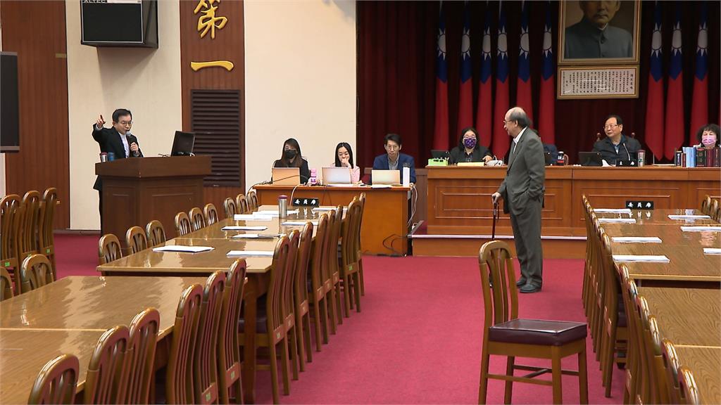 普發現金「法制化」朝野無共識！　柯建銘當面嗆賴士葆：買票