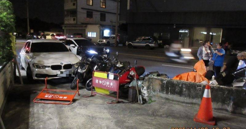 開車開到睡著!台中女「保齡球式衝撞」 BMW加13台機車全遭殃