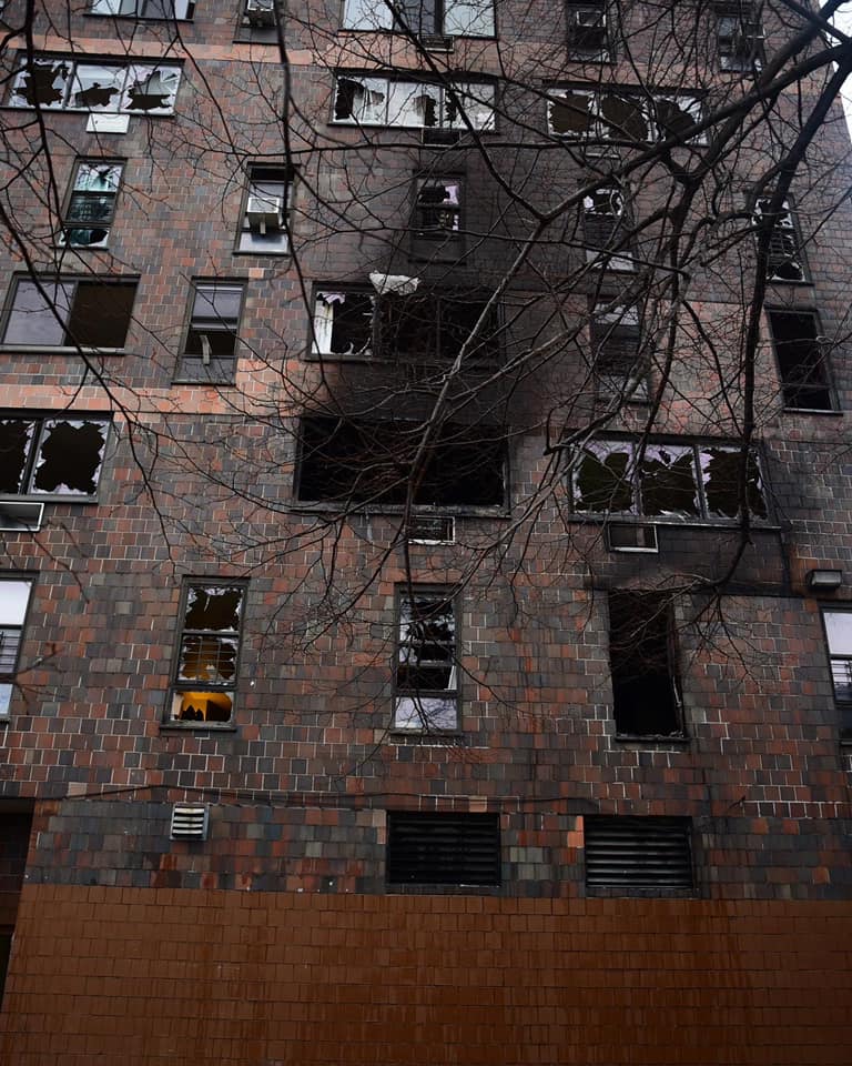 快新聞／美國紐約19層公寓大火至少19死63傷　市長：史上最嚴重火災之一