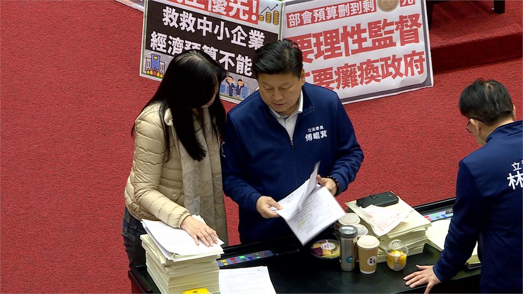 涉恐嚇礦石業者遭列被告 傅崐萁低調不回應