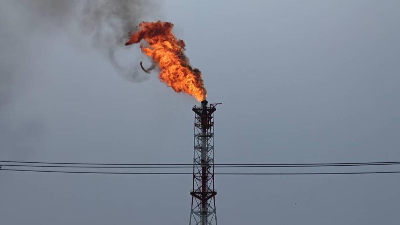 快新聞／高雄中油林園廠高塔「冒黑煙、狂噴火舌」原因曝光