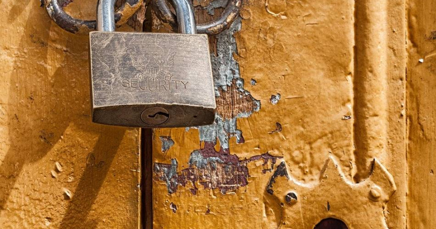 她15歲「失蹤」被說已離家　27年後竟被發現遭父母囚禁瘦弱如老婦