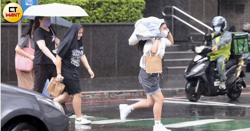 西南風持續影響！「季風環流」輸送水氣　注意午後變天降雨