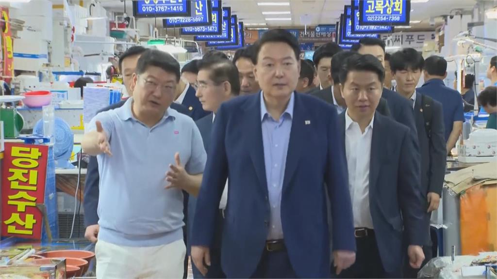 讓全國民眾安心 尹錫悅赴首爾海鮮市場又吃又買