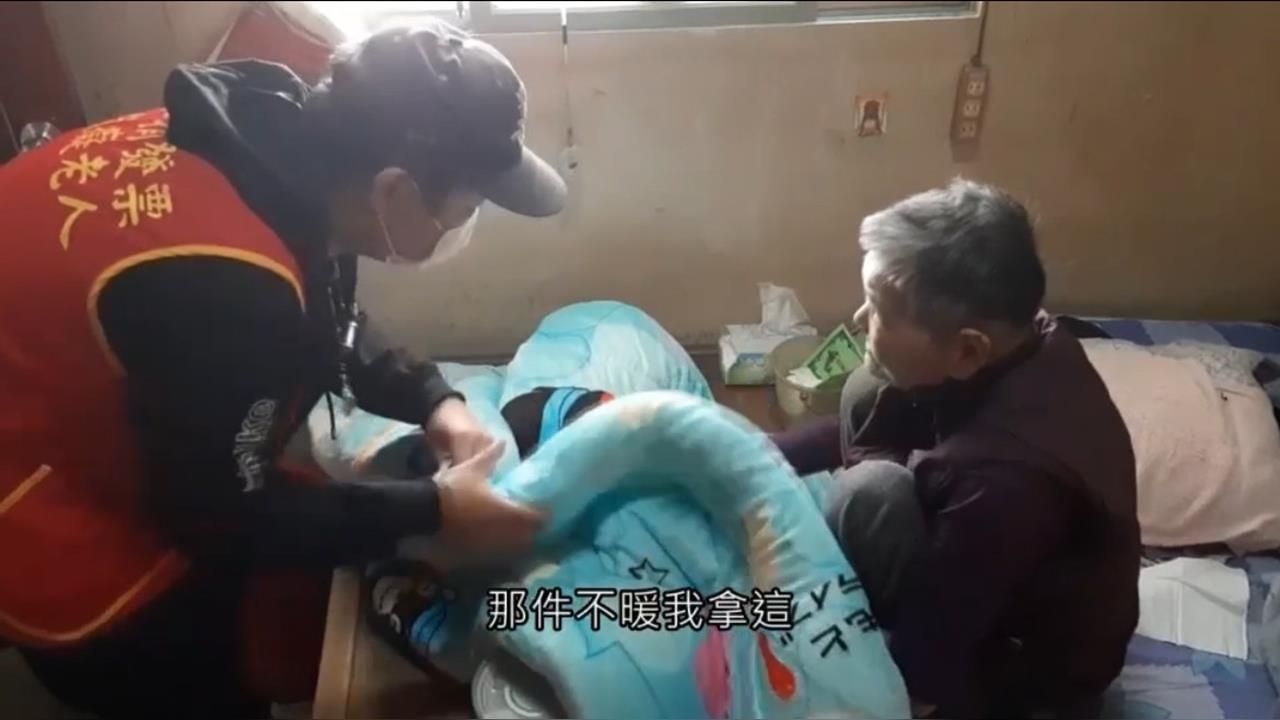 買消夜被員警攔下問"你是翔鵬？"　感謝當年為父親葬禮募款