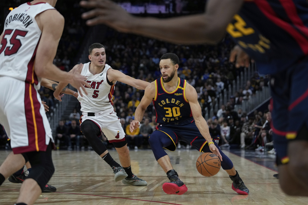NBA(影)／柯瑞狂砍8記三分球攻下31分　勇士贏不了沒有吉巴的熱火
