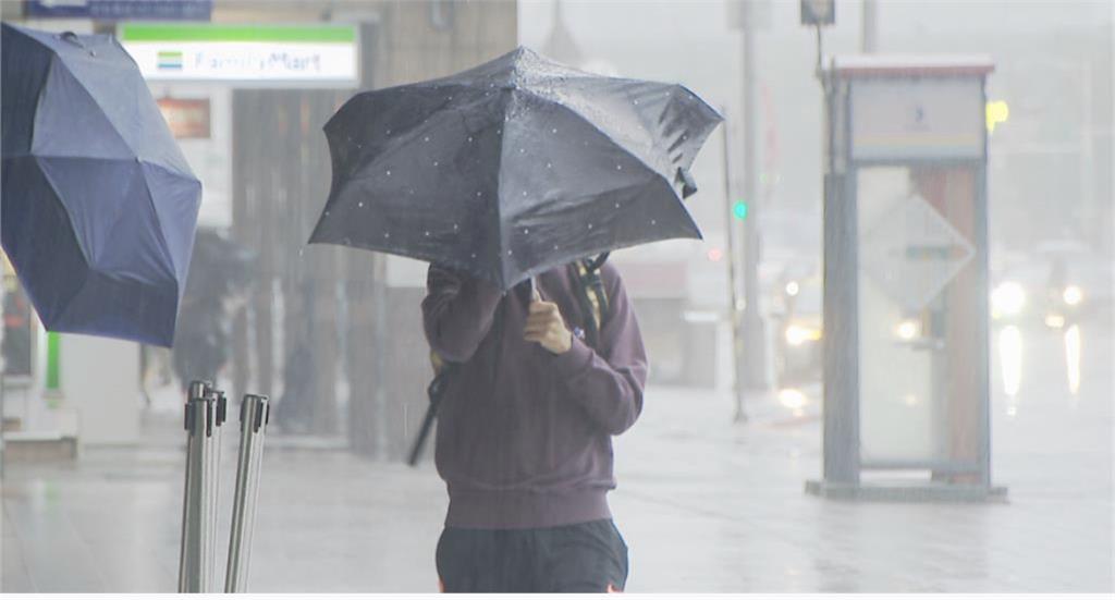 快新聞／豪大雨狂炸！南部停班停課地區一次看　台南市「未達標準」照常上班上課