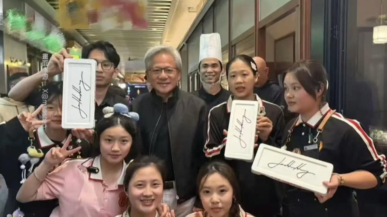 黃仁勳訪中掀旋風! 逛市場買近萬元水果、贈紅包遭高價仿冒