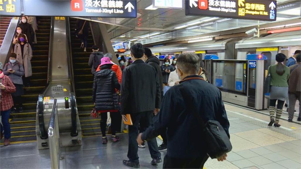 禁止電扶梯上走動！日本名古屋祭「這1奇招」宣導　網點名北捷：學一下