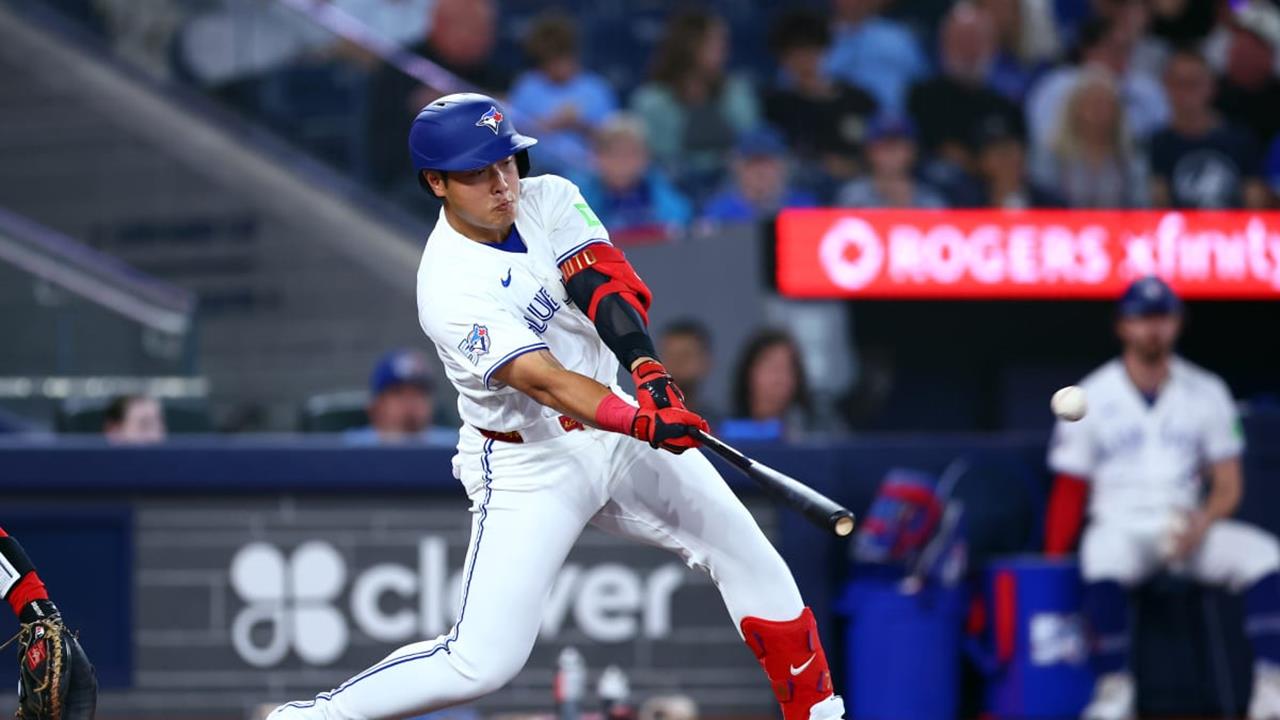 MLB(影)／紅襪漏接飛球釀禍！網揪岡本和真「關鍵落點」藍鳥主帥：棒球之神在幫我