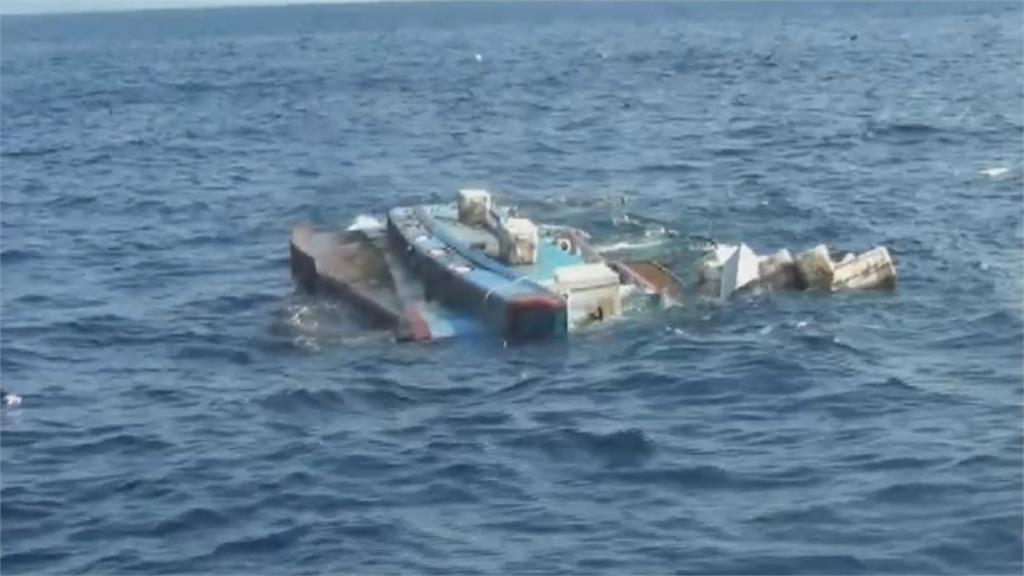 屏東後灣漁船碰撞沈船 海巡救起8漁民