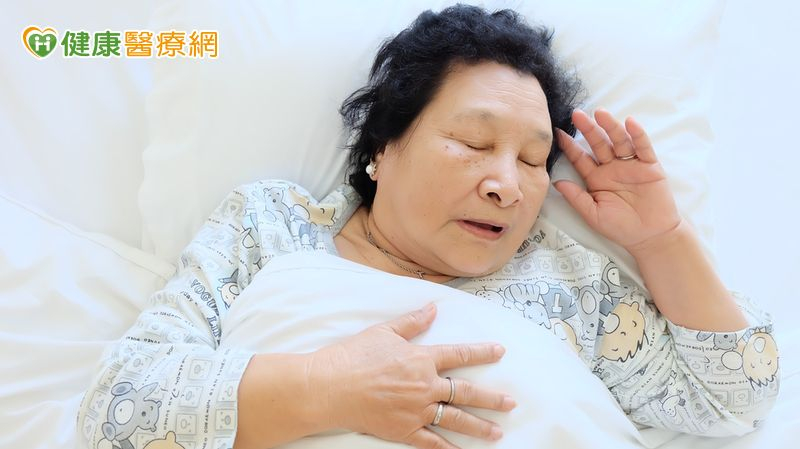 長輩是真的身體差　還是心情出狀況？專家解析常被忽略的老年憂鬱