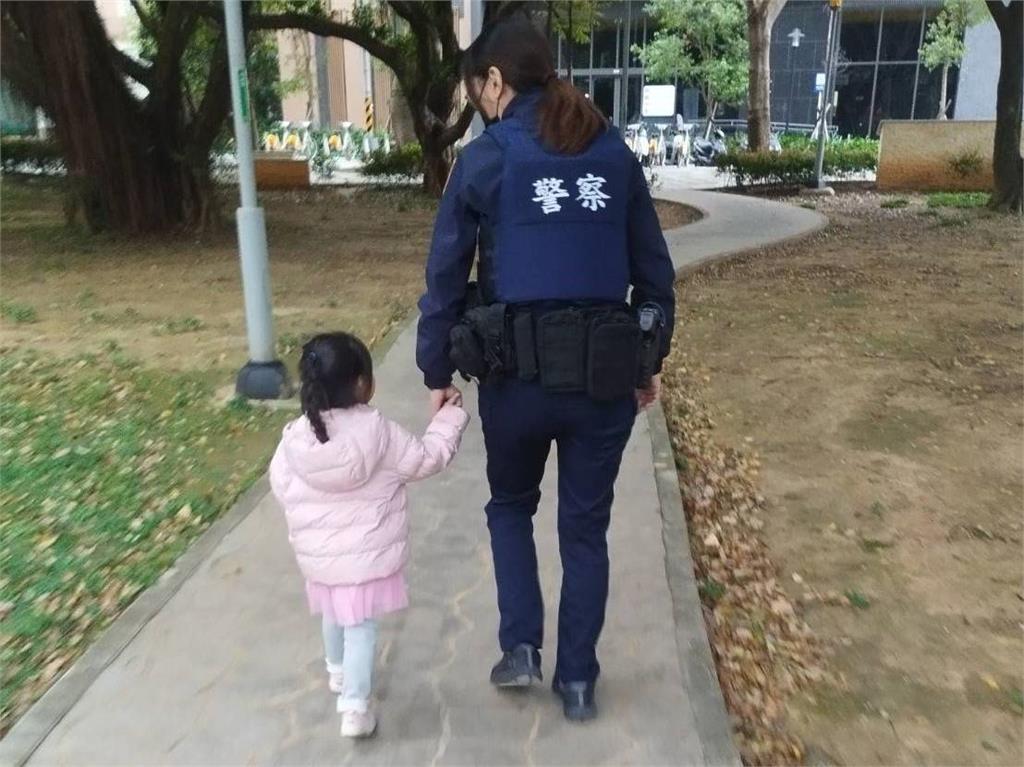6歲童平鎮民俗公園走失　暖警當「臨時保姆」助祖孫團圓