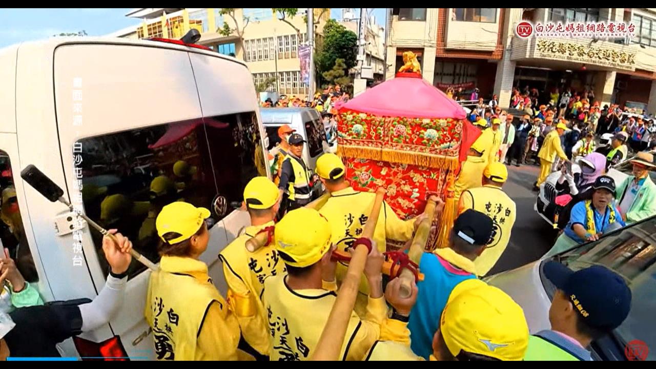 白沙屯媽祖進香　跨入彰化縣　顯神蹟關懷病童創一日3警所紀錄