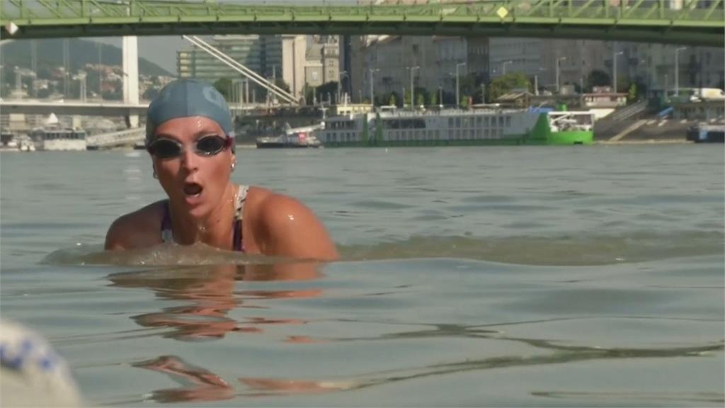 匈牙利多瑙河泳渡大賽 700位挑戰者分批下水挑戰