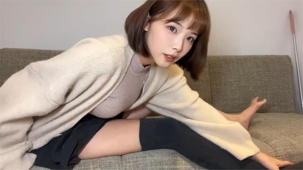 短髮萌妹冬季穿搭「絕對領域」超誘人　網瘋喊：有這樣的女友我不出門