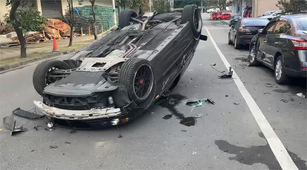 基隆轎車失控翻覆4人送醫　毒駕闖禍？警搜出喪屍煙彈