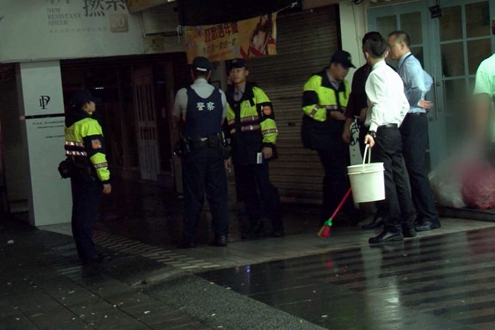 酒後起衝突 東區2男子持利器互刺濺血