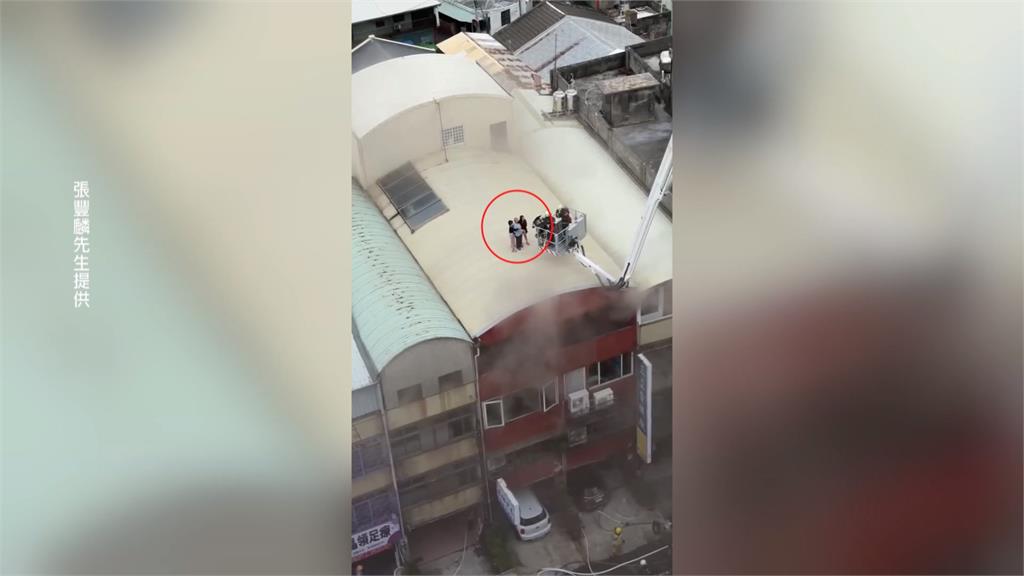 彰化4層樓民宅起火 雲梯車成功救援受困3人