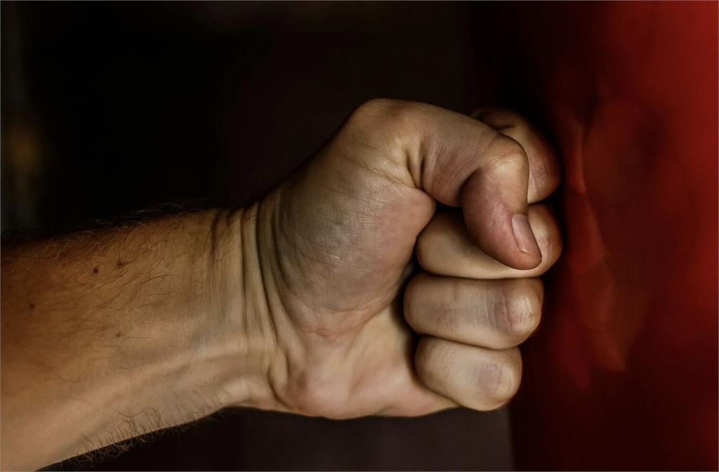 全台老人受暴年多2200件！   過年困在家淪「晚輩精神暴力」高峰