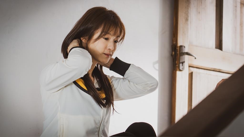 賴雅妍罕曝「長髮」少女感爆發！ 逆齡美顏「激似楊丞琳」夢回偶像劇年代