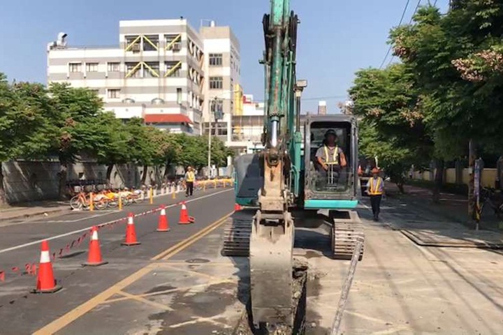 施工意外挖斷瓦斯管線 人車管制已控制