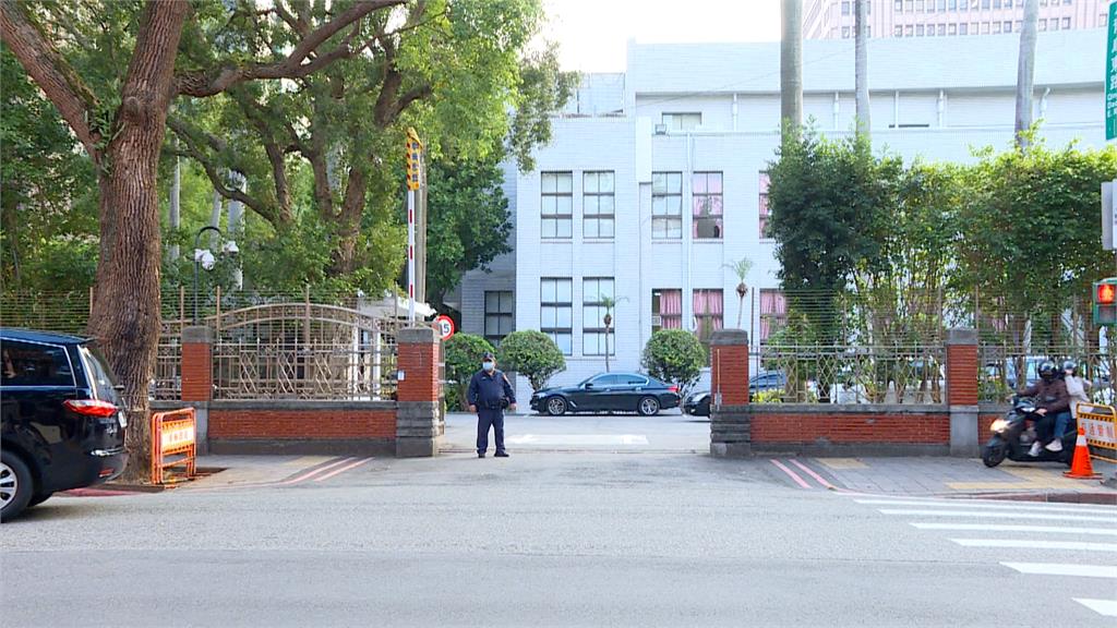 韓國瑜找工人加高立院圍牆鐵絲網　綠：過太多爭議法　怕人民衝進去？