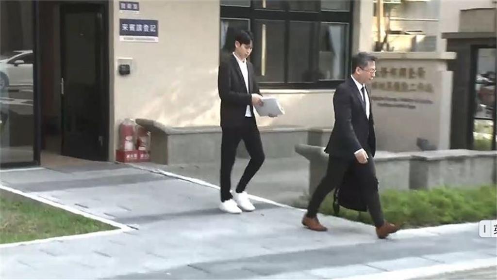 家寧一家「收入破億」涉逃漏稅！　Andy手抱大量資料現身調查局