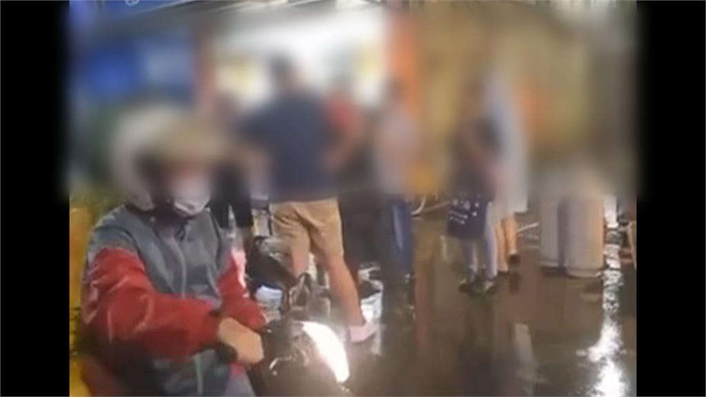 酒客不滿老闆對員工太兇　拉麵店外爆大亂鬥