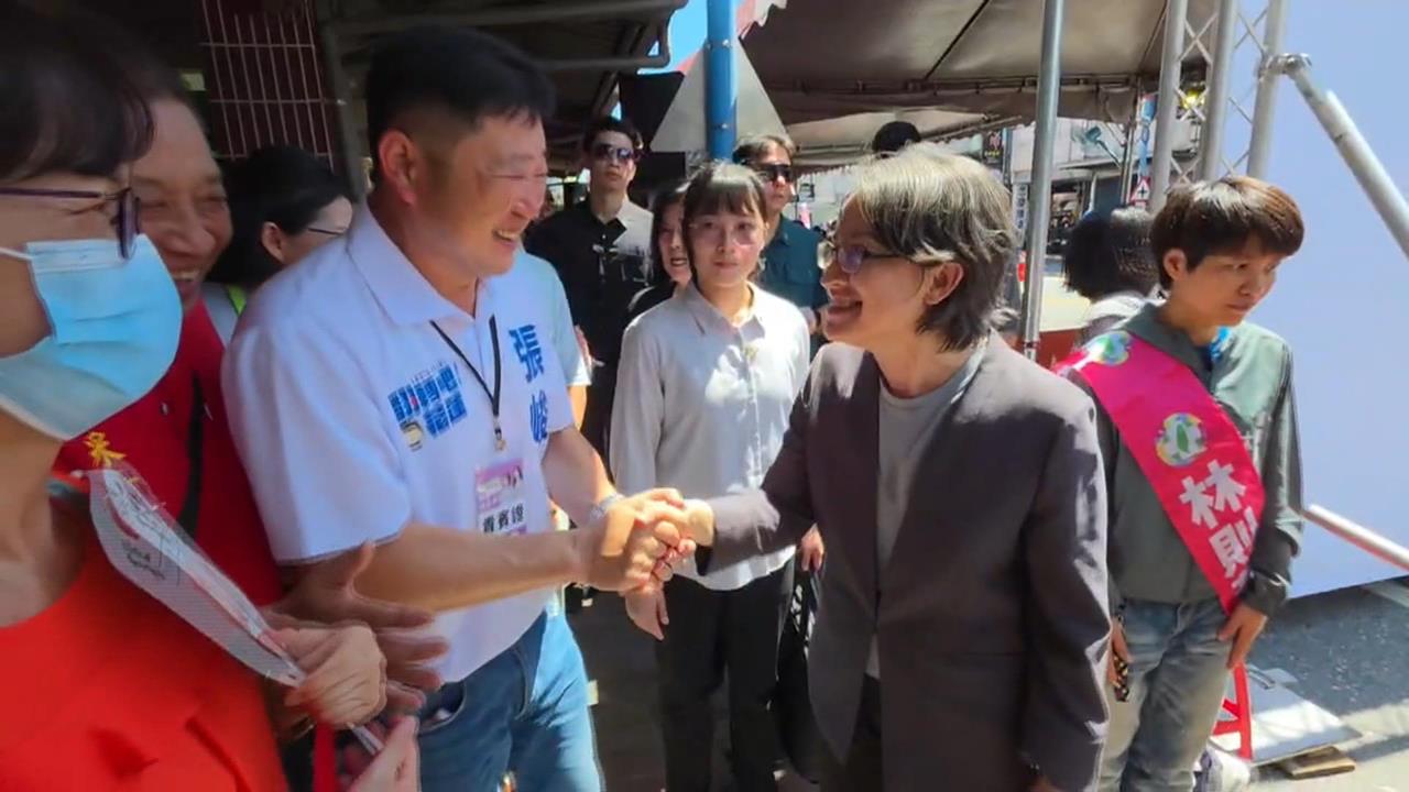 造勢合體無黨籍張峻！　蕭美琴喊話「一起為花蓮加油」