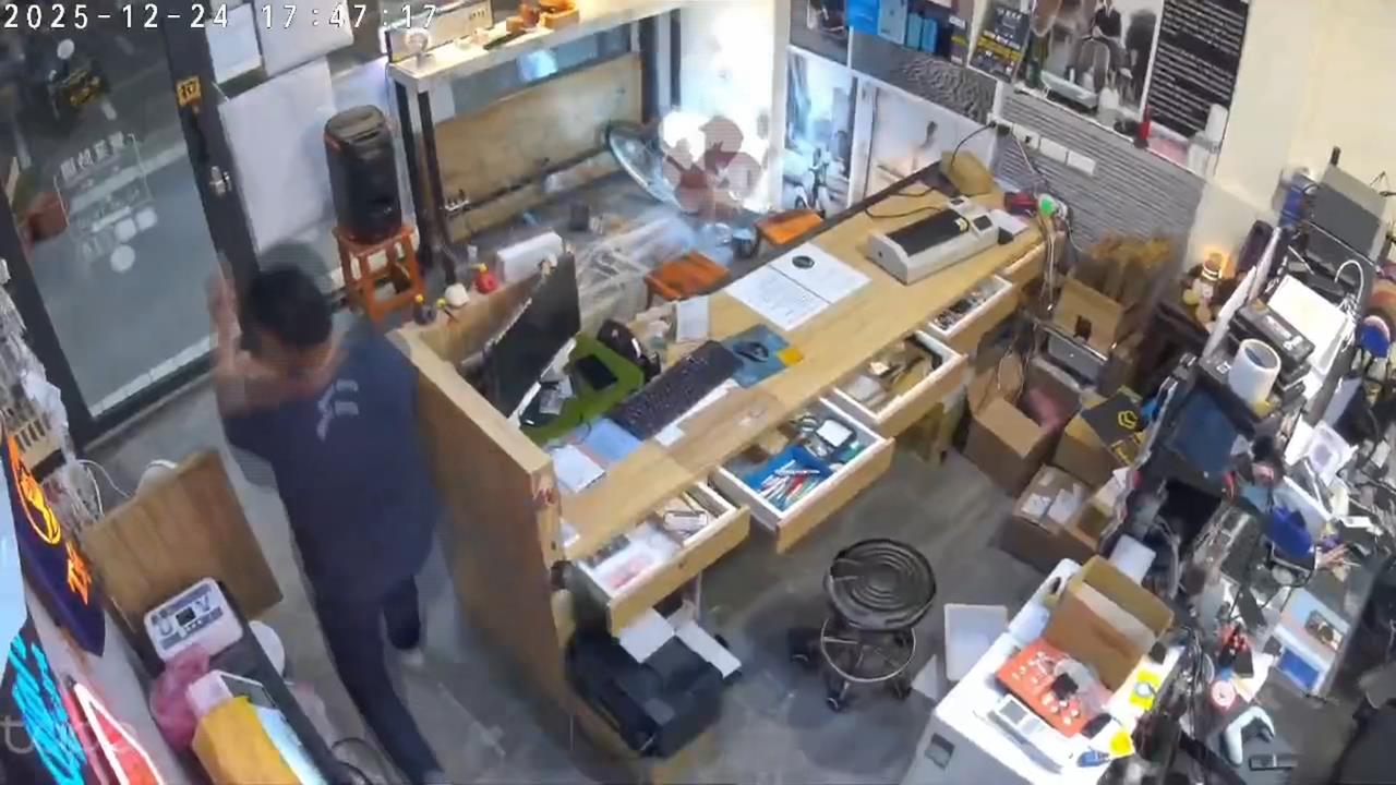 平安夜地牛大翻身！　民眾廁所上一半「褲子沒穿好」急逃跑