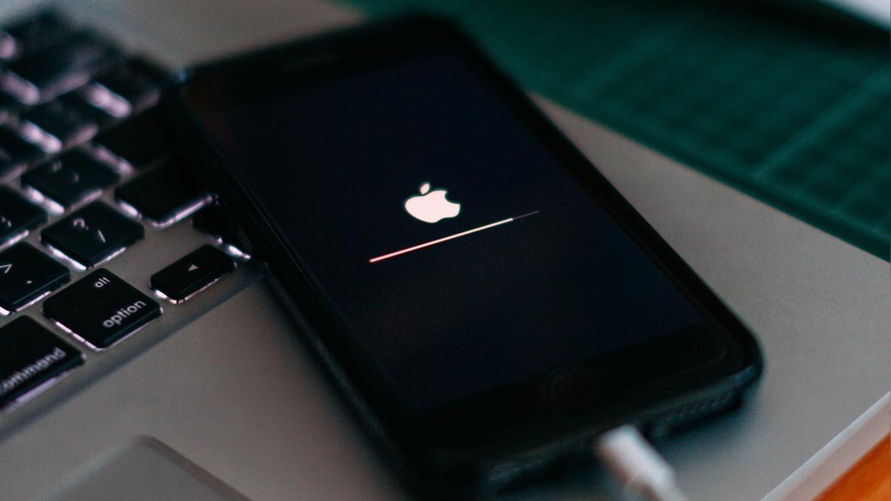 iPhone用2年「電池維持100％」！他公開「4習慣」萬人錯愕：平常都做錯