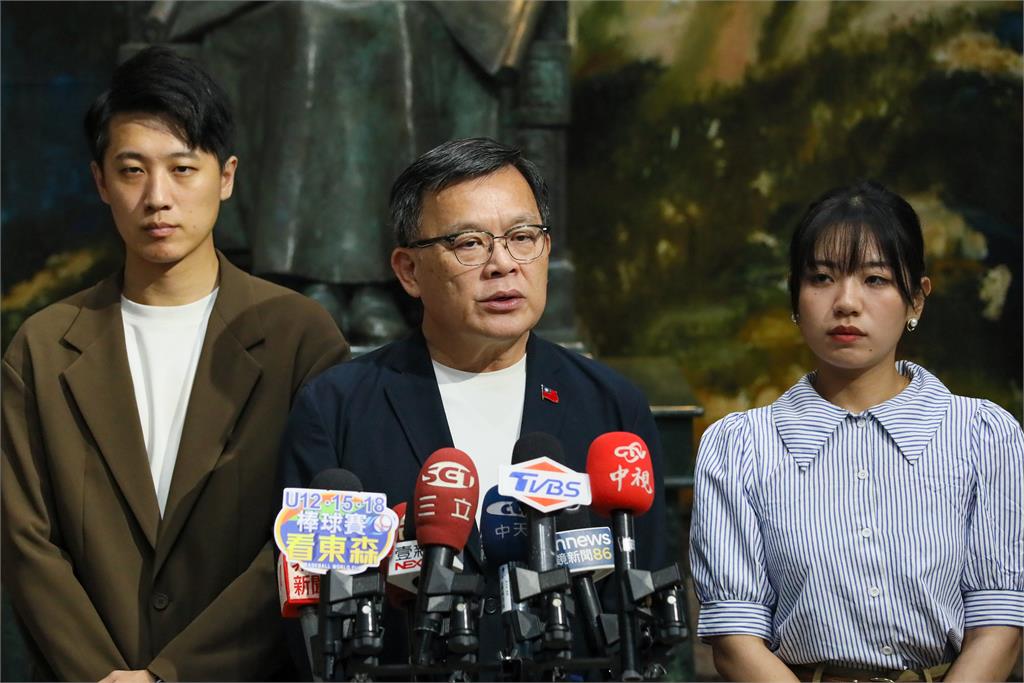 快新聞／沈伯洋母親辭世「婉拒藍白拈香」　國民黨低調回應：節哀