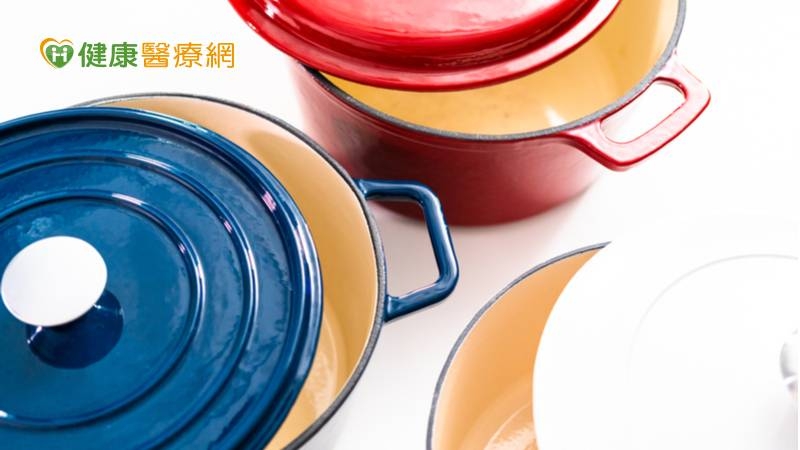 琺瑯鑄鐵鍋怎麼洗?專家授「不傷鍋保養法」
