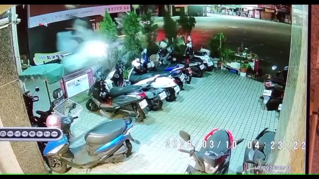 酒駕釀禍！彰化轎車撞飛盆栽波及十車　駕駛全身傷送醫