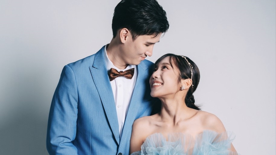 蔡佩軒邀未婚夫拍MV！深情還原求婚現場 含淚對視畫面超感人