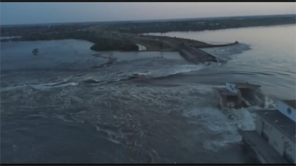 烏克蘭南部水壩遭炸毀　4萬人面臨淹水威脅