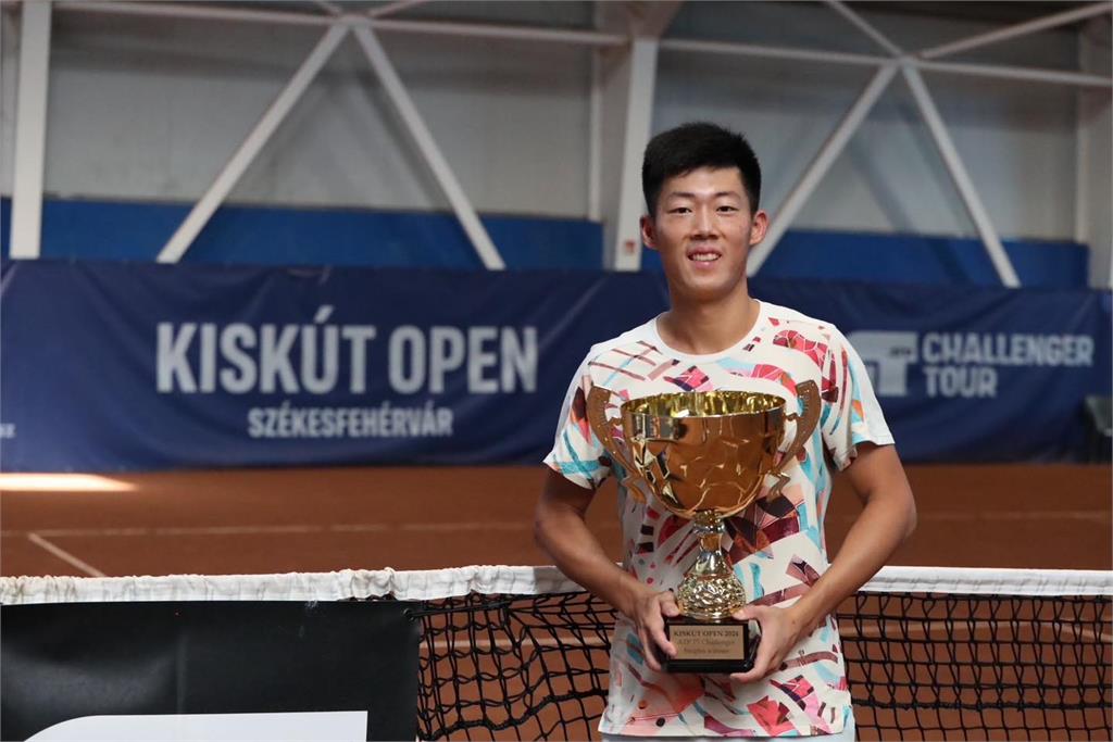 睽違近2年 「夜市球王」曾俊欣再奪ATP挑戰賽冠軍