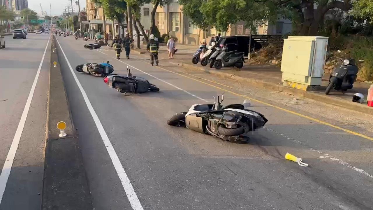 快新聞／台中5車連撞！一排機車躺平台灣大道　6人急送醫